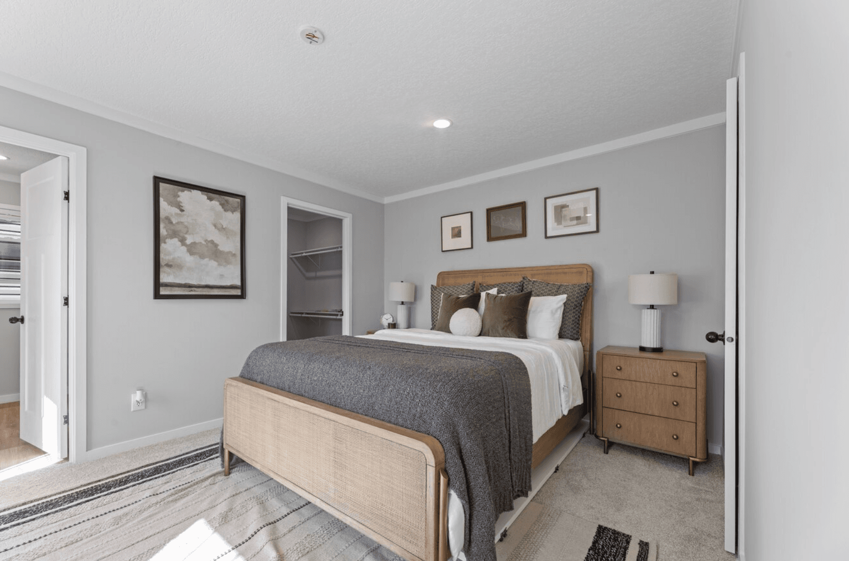 Helix 16763n bedroom home features