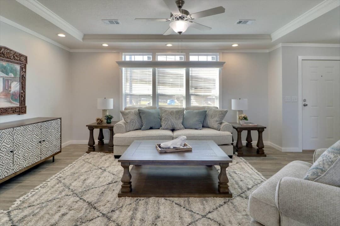 Solitaire 28784a interior home features