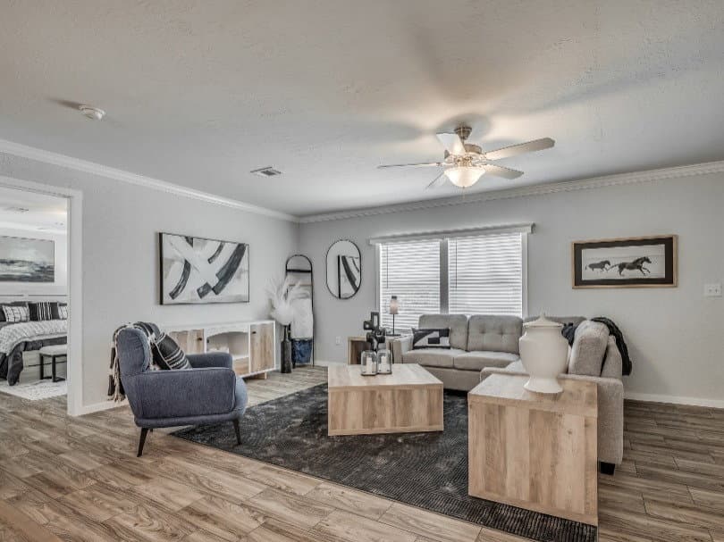 Emerald 28483a interior home features