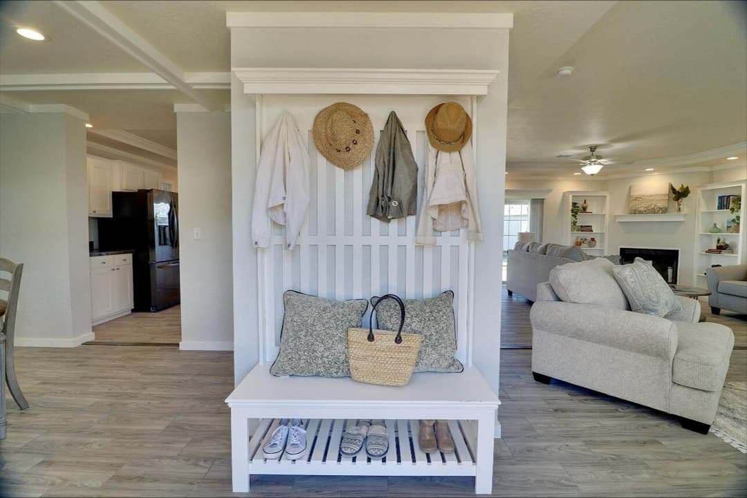 Solitaire 28784a interior home features