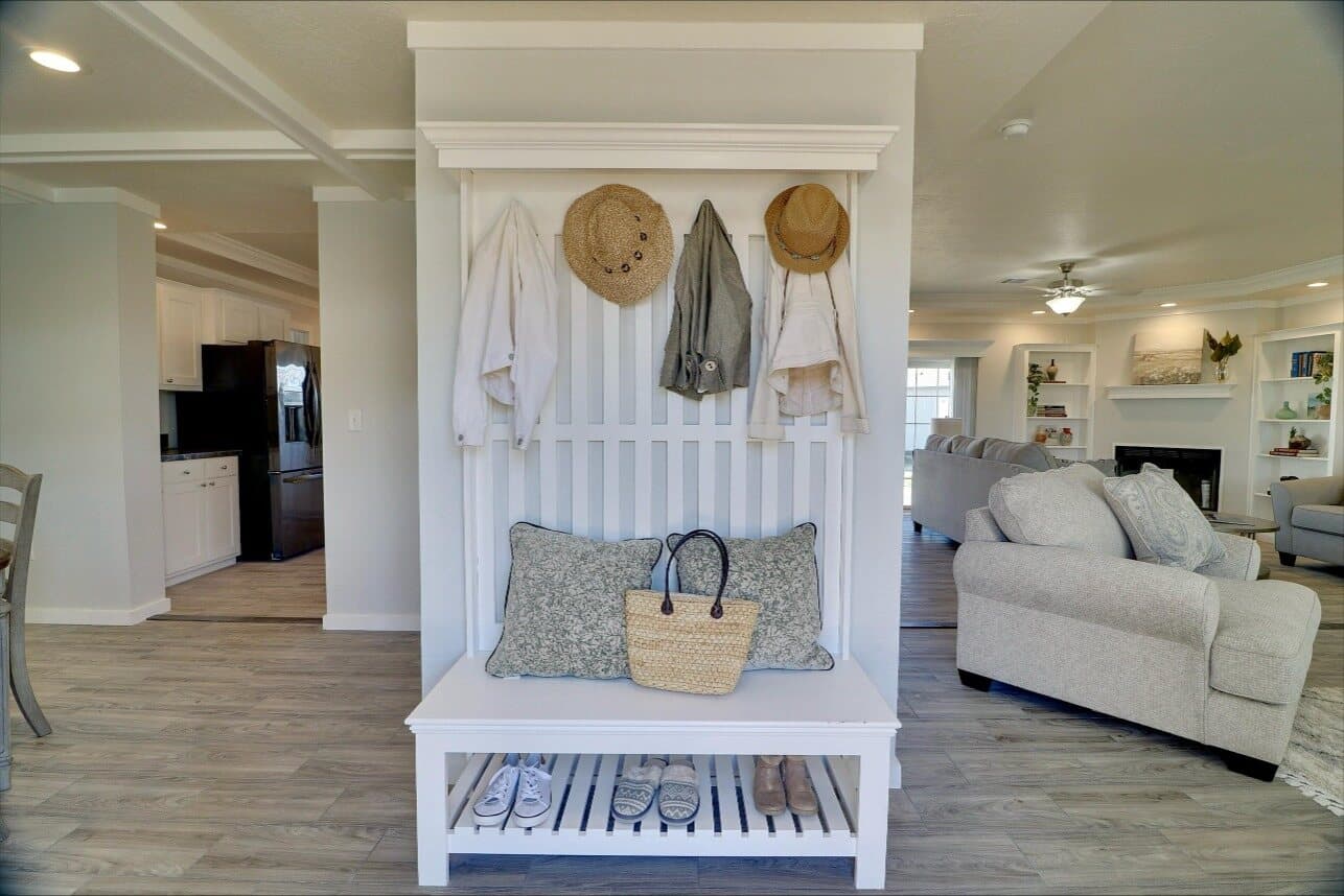 Solitaire 28784a interior home features