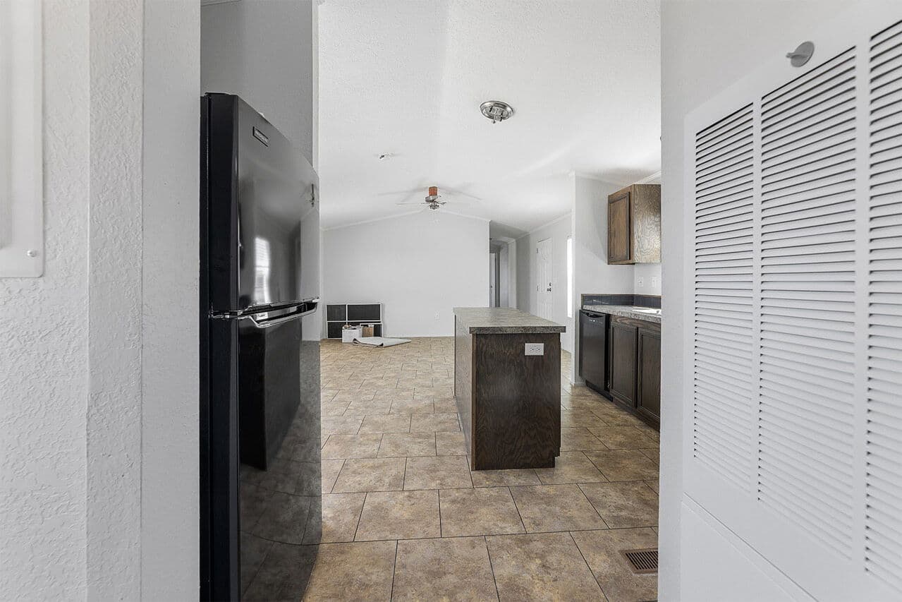 Emerald 16723a kitchen home features