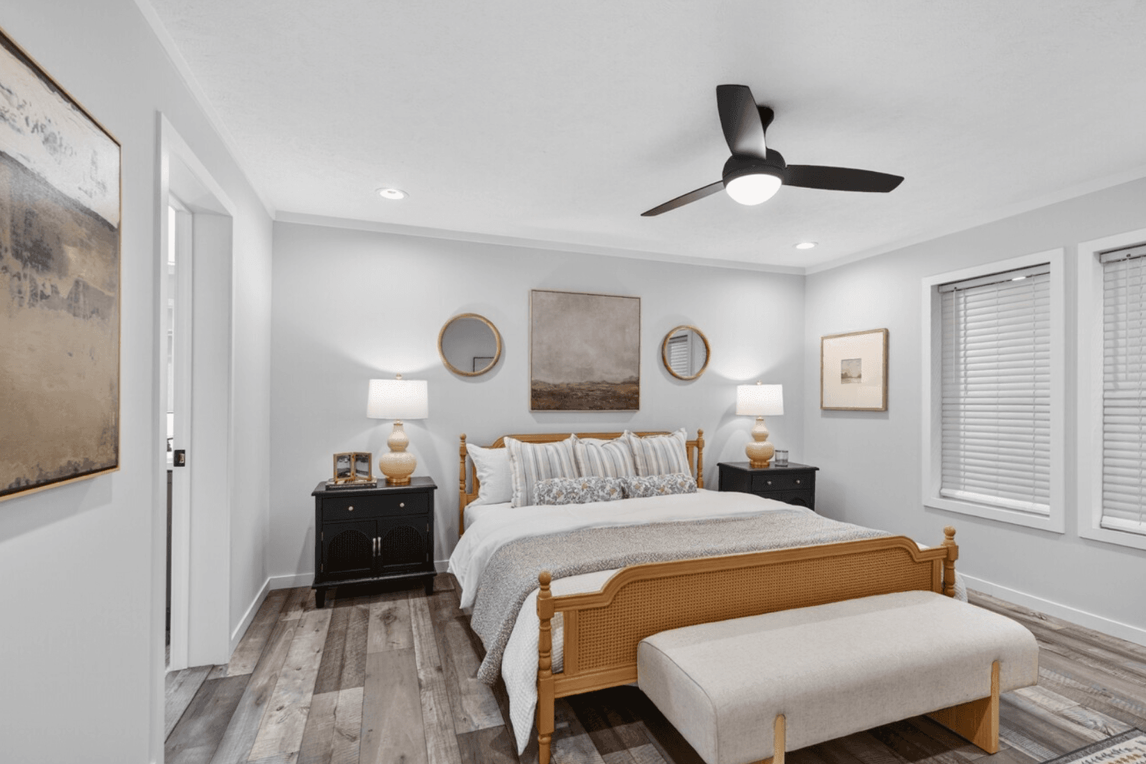 Axis 32563n bedroom home features