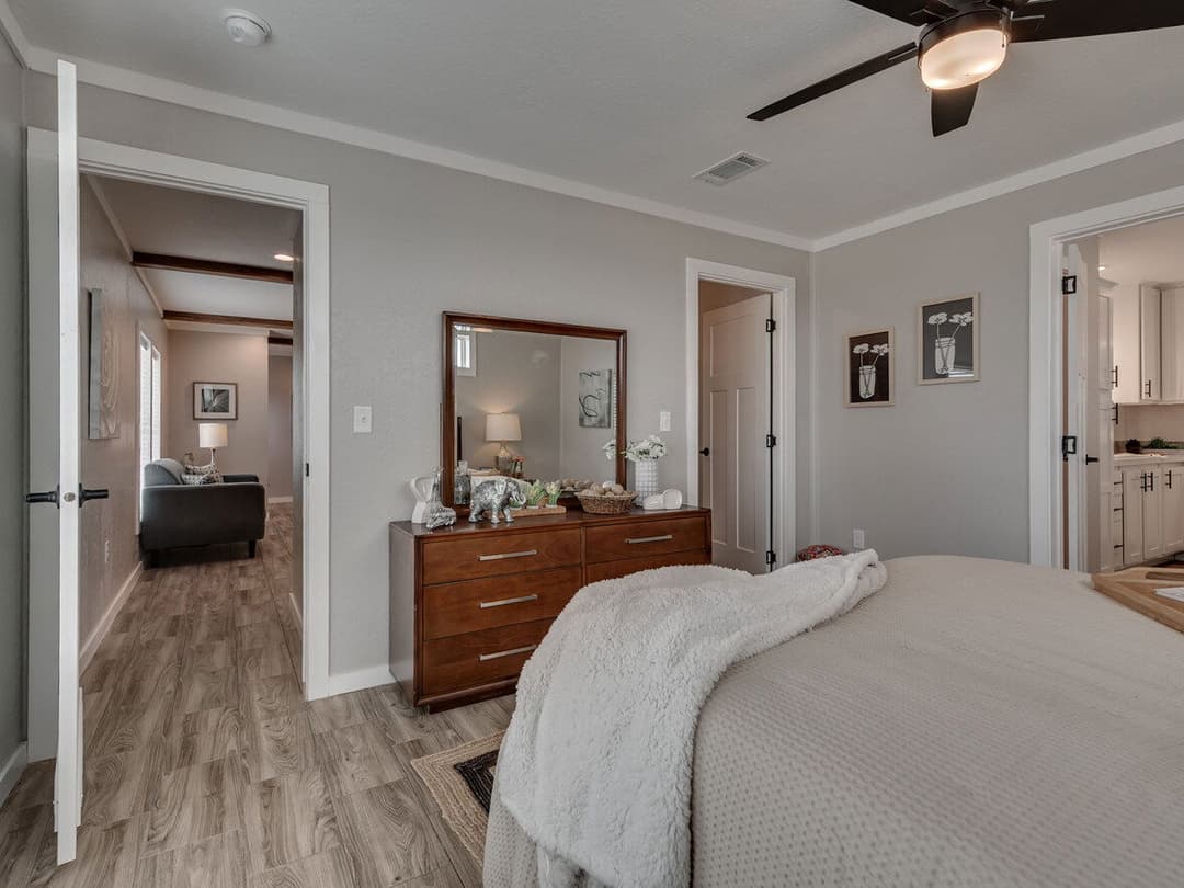 Atmos 28603n bedroom home features