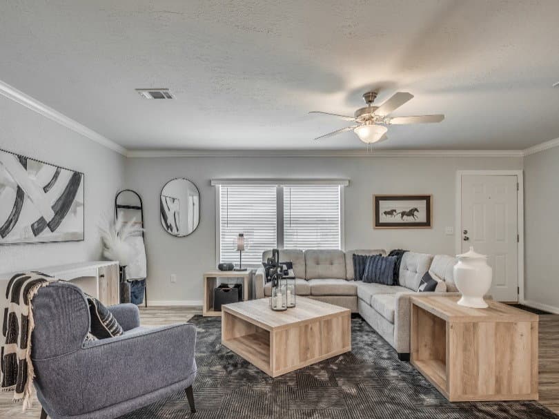 Emerald 28483a interior home features