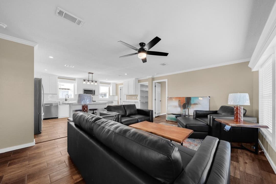 Sapphire 28663a interior home features