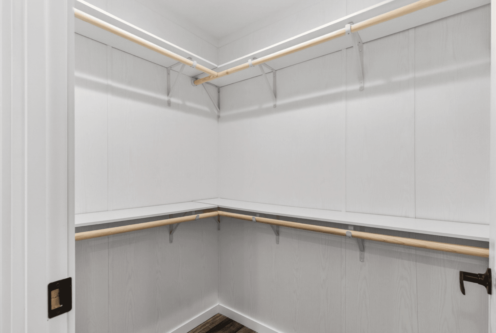 Axis 32563n interior home features