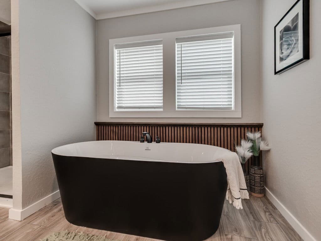 Atmos 28603n bathroom home features