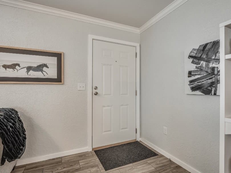 Emerald 28483a interior home features