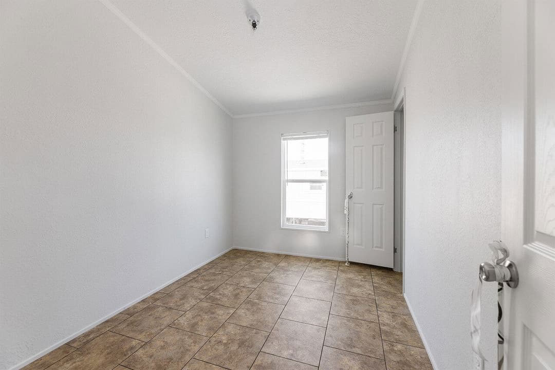 Emerald 16723a interior home features