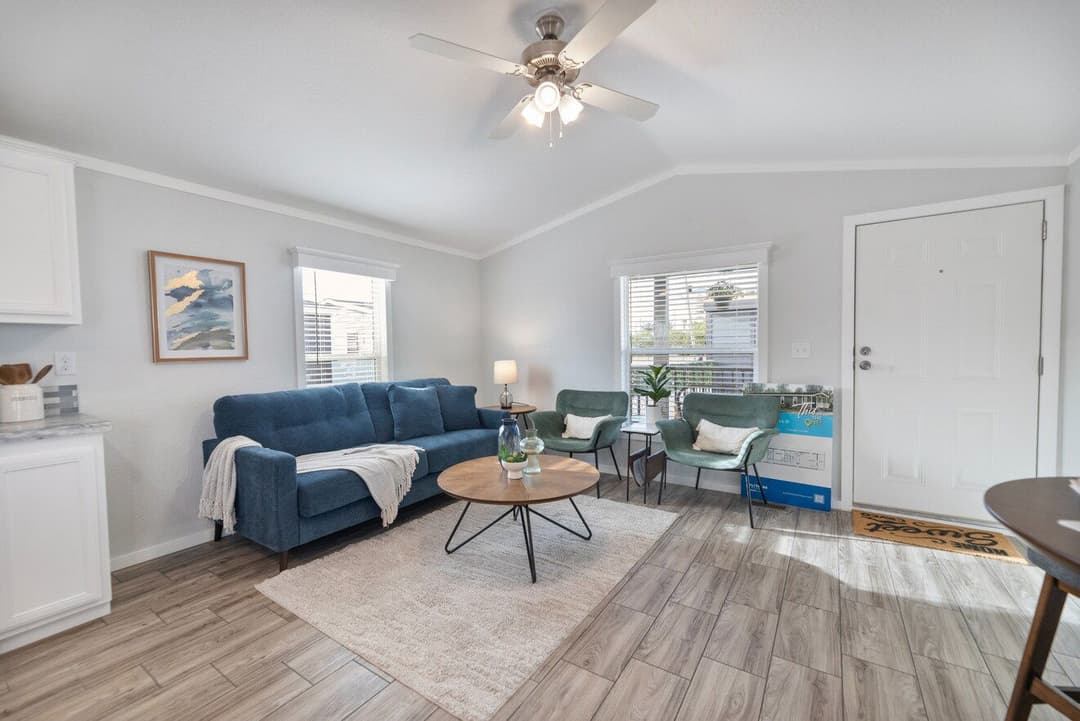 Emerald 16682a interior home features