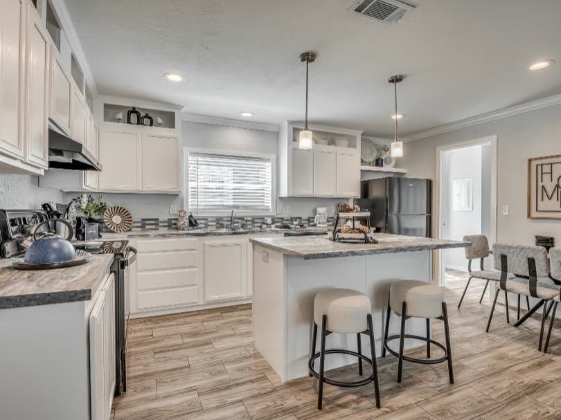 Emerald 28483a interior home features