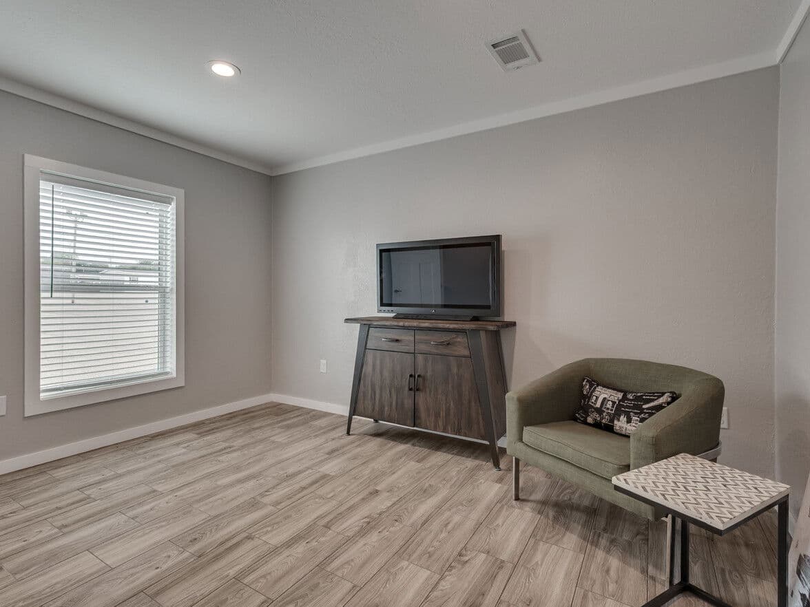 Atmos 28603n interior home features