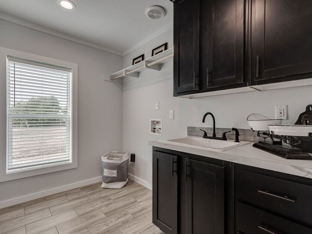 Atmos 28603n interior home features