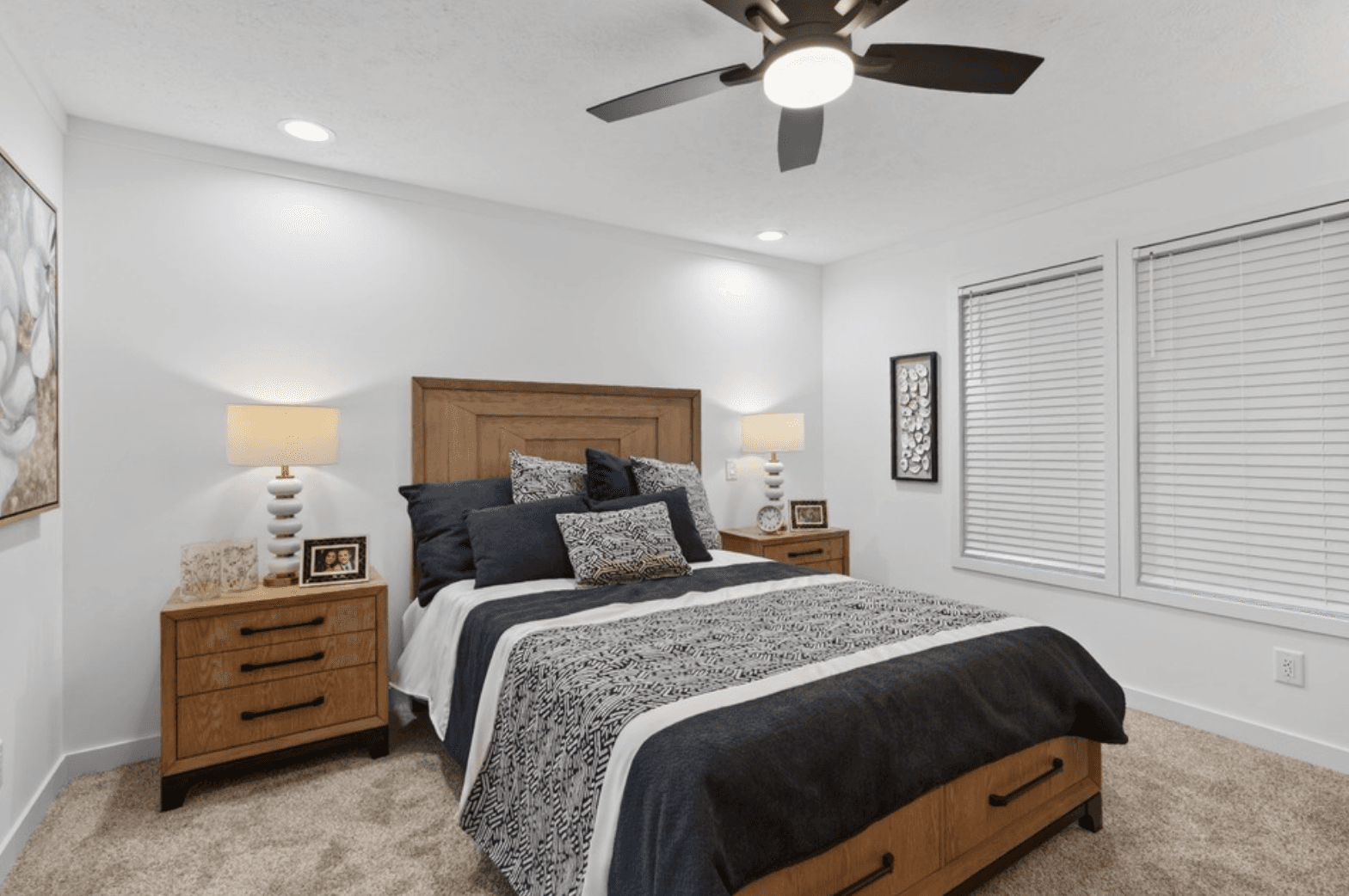 Aura 28644n bedroom home features