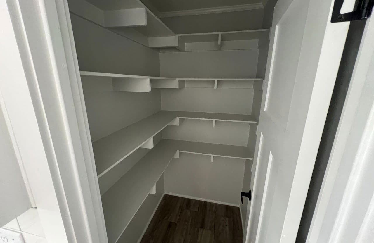 Solitaire 28684a interior home features