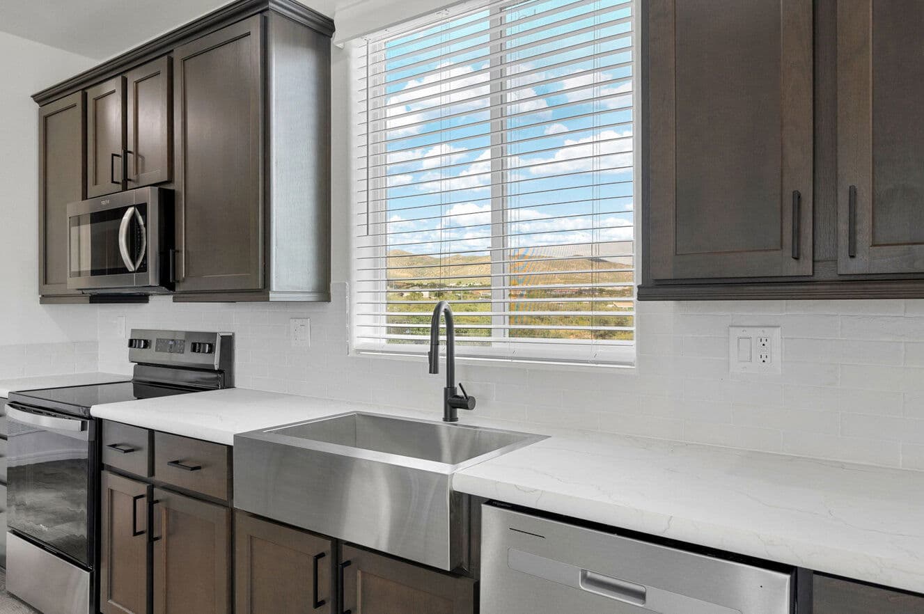 Limited series 28523a kitchen home features