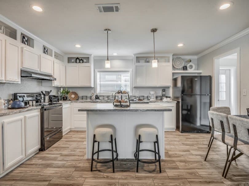 Emerald 28483a interior home features