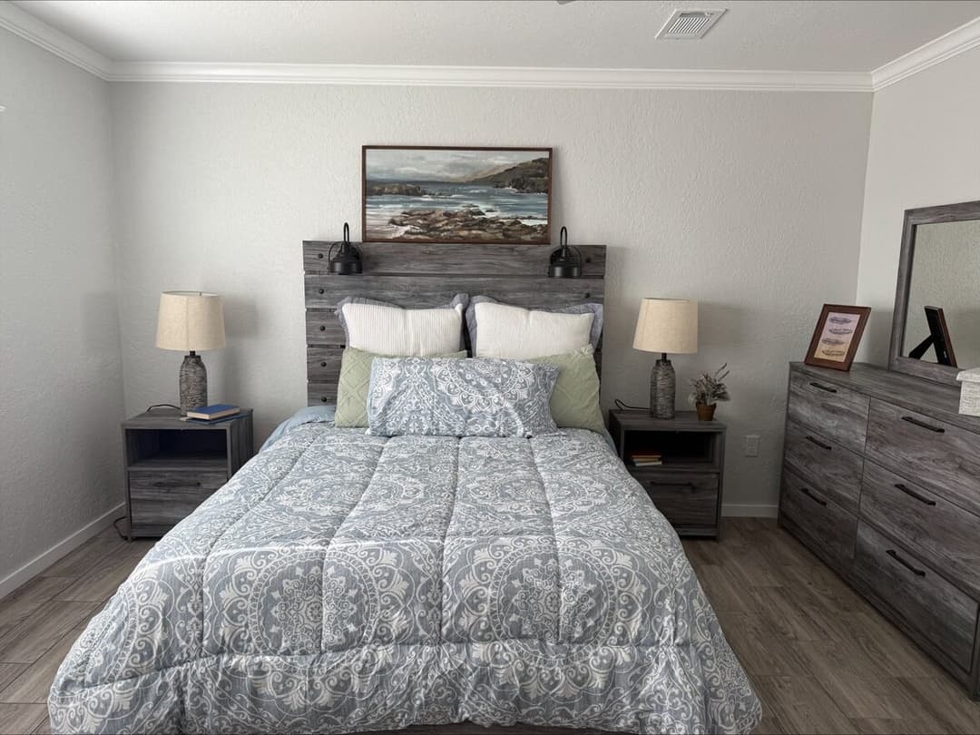 Emerald 28764a bedroom home features