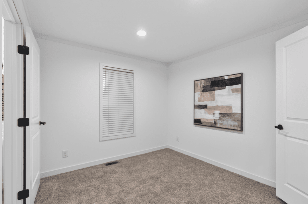 Aura 28644n bedroom home features