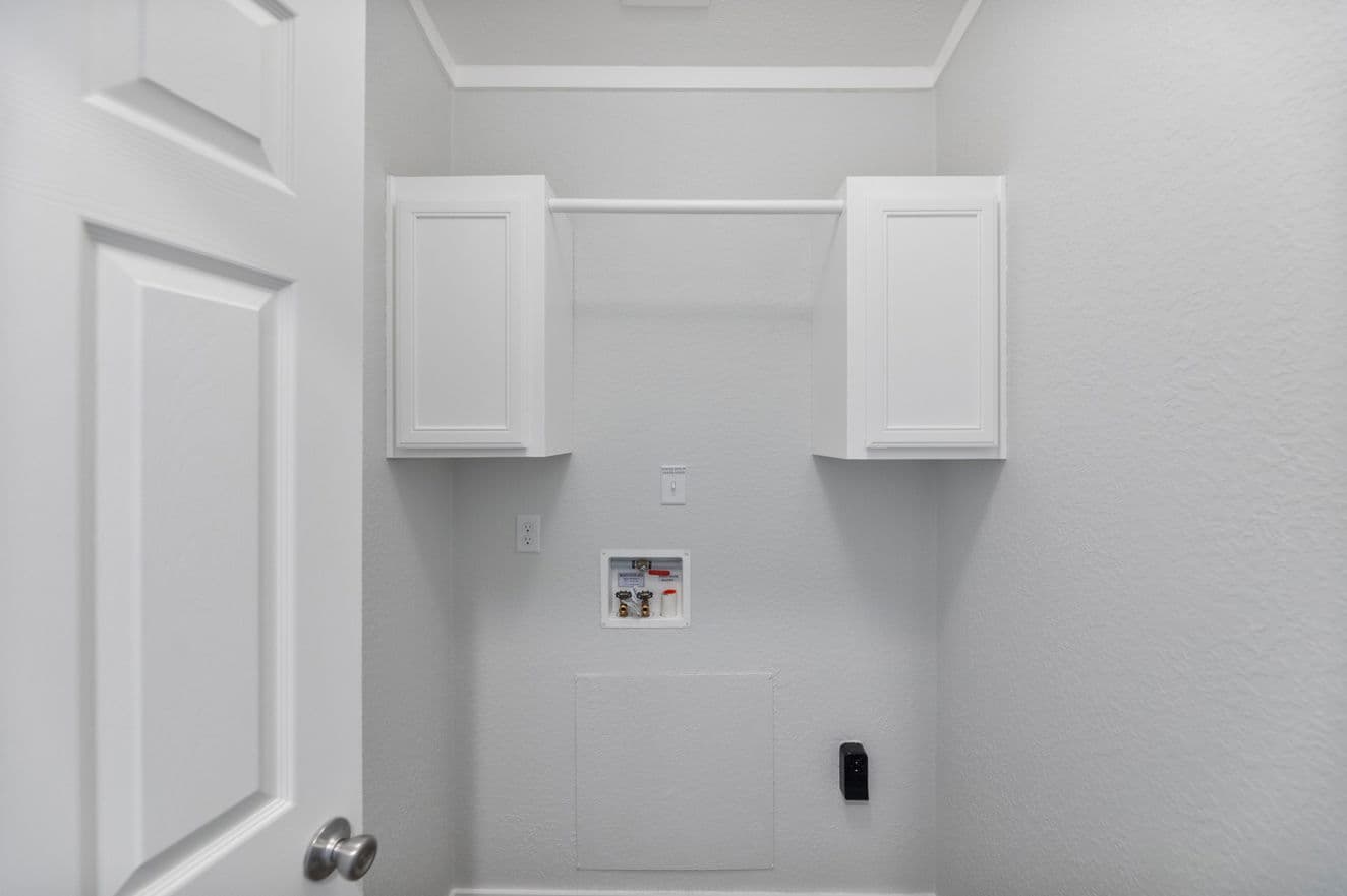 Emerald 16682a interior home features