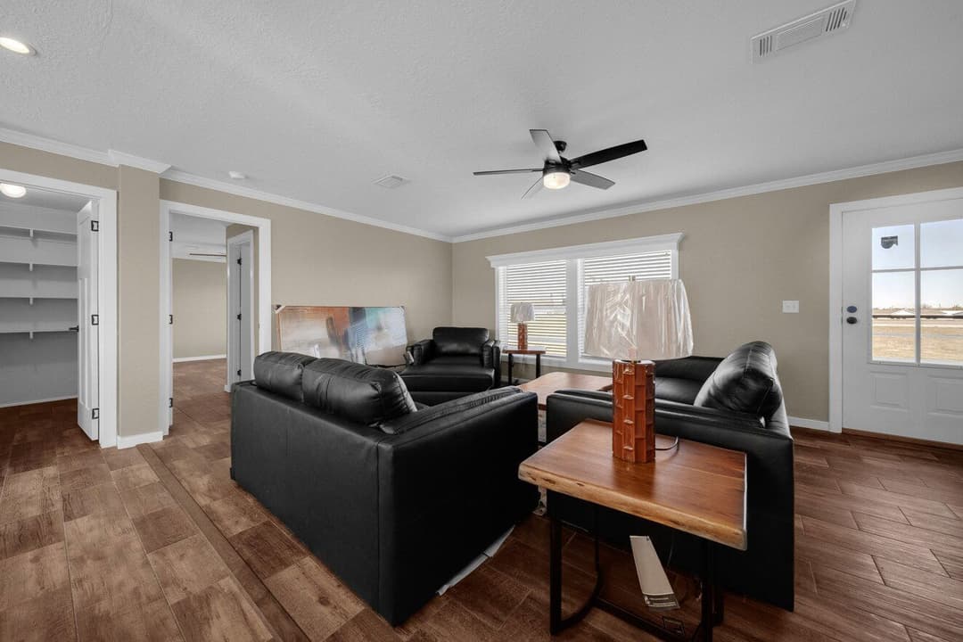 Sapphire 28663a interior home features