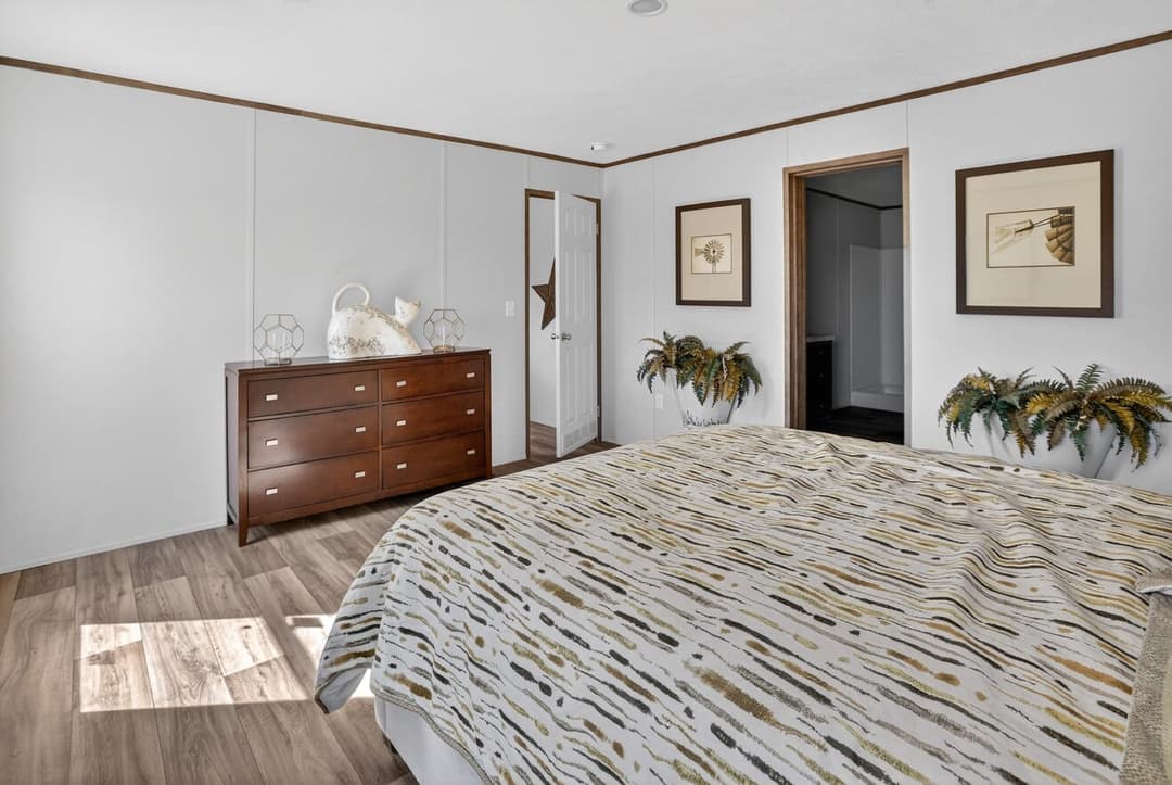 Jasper 28564a bedroom home features