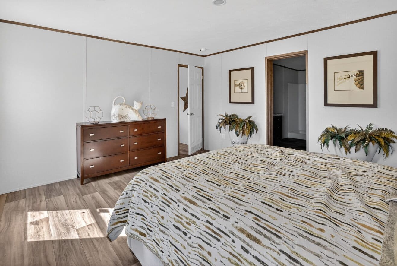 Jasper 28564a bedroom home features