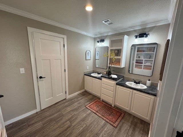 Solitaire 28643a bathroom home features