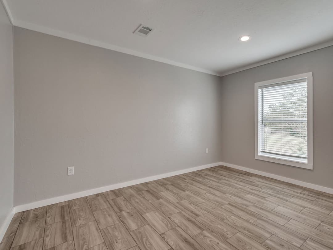 Atmos 28603n bedroom home features