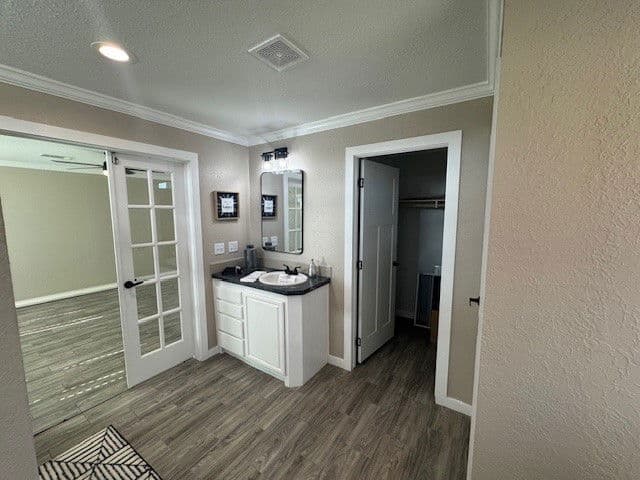 Solitaire 28643a interior home features