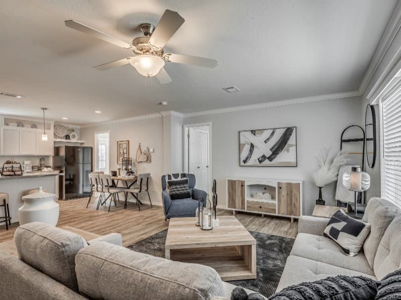 Emerald 28483a interior home features