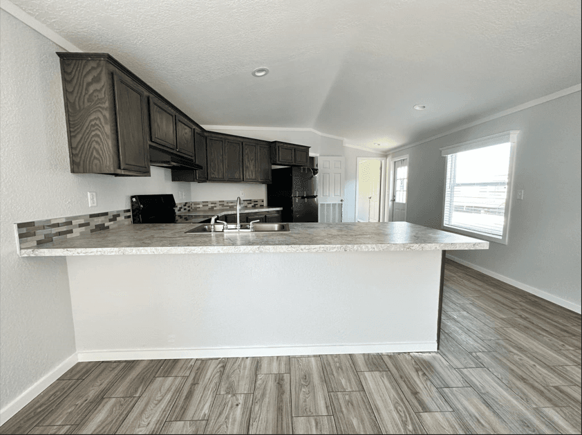 Solitaire 16723a interior home features