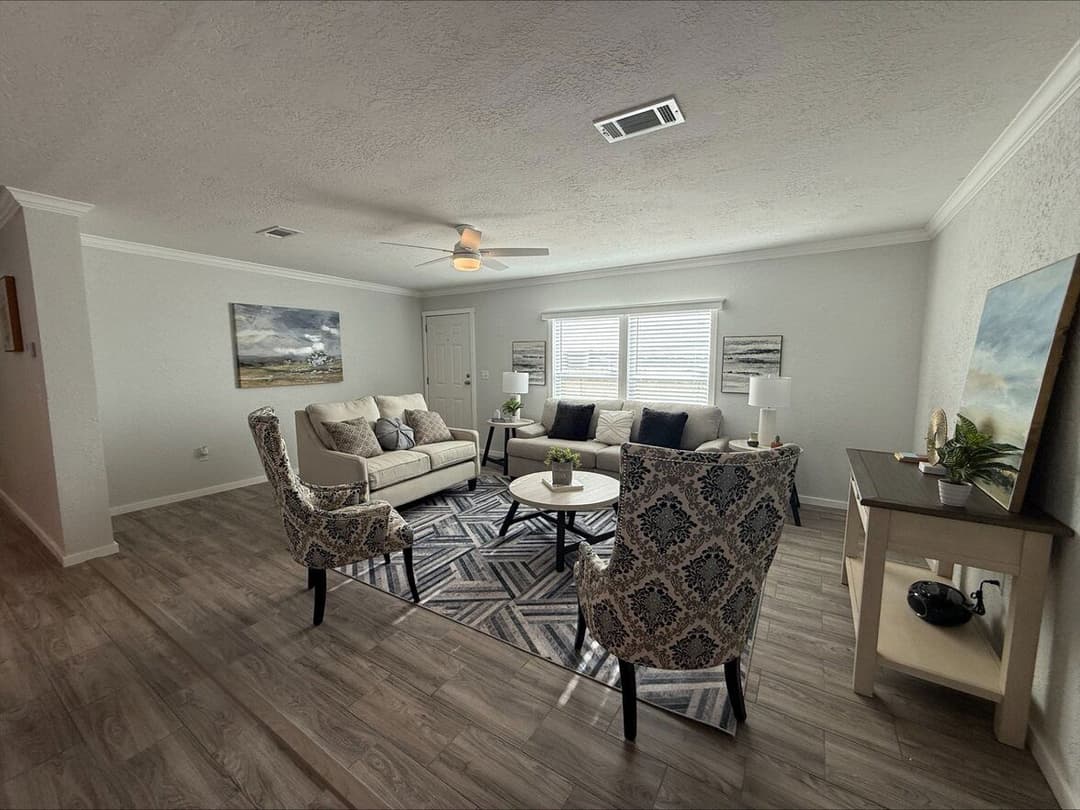 Emerald 28764a interior home features