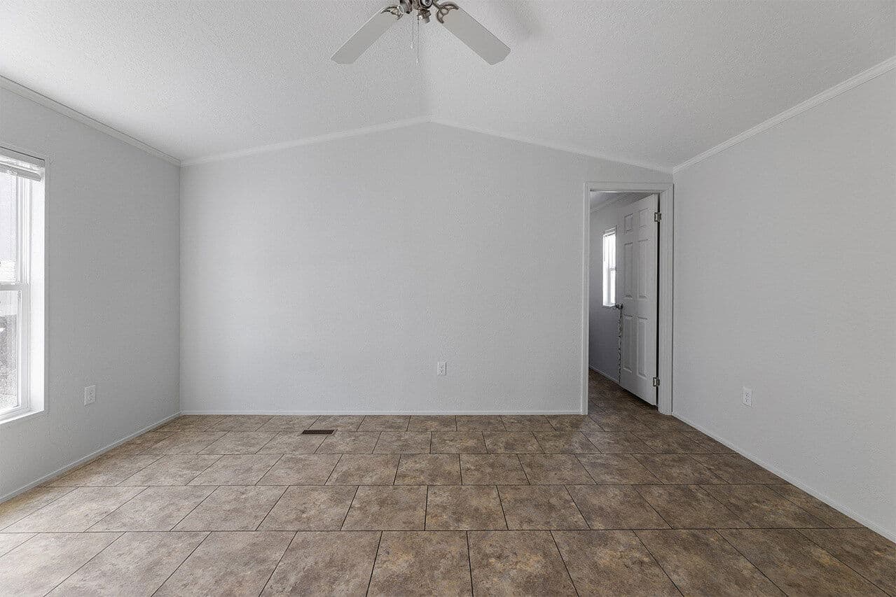 Emerald 16723a interior home features