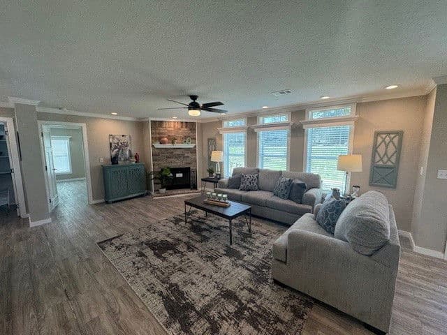 Solitaire 28643a interior home features