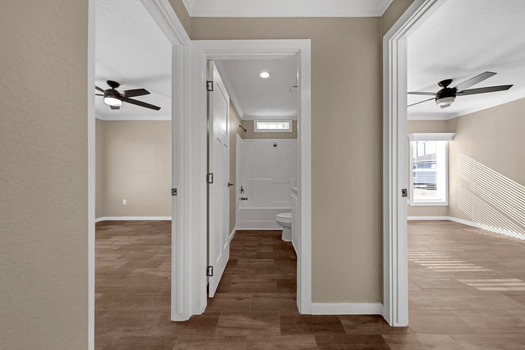 Sapphire 28663a interior home features