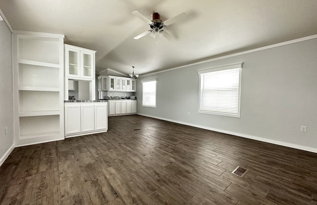 Emerald 16763b interior and hero home features