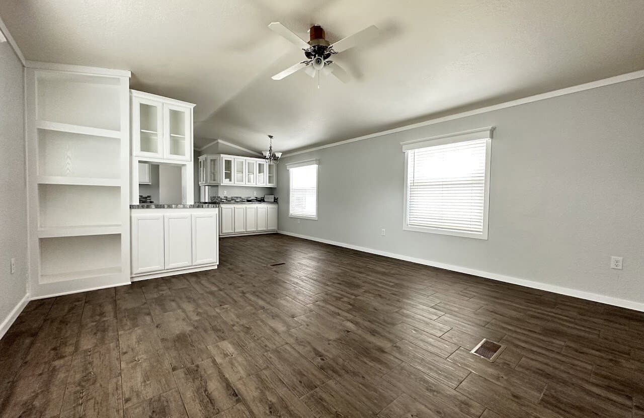 Emerald 16763b interior and hero home features