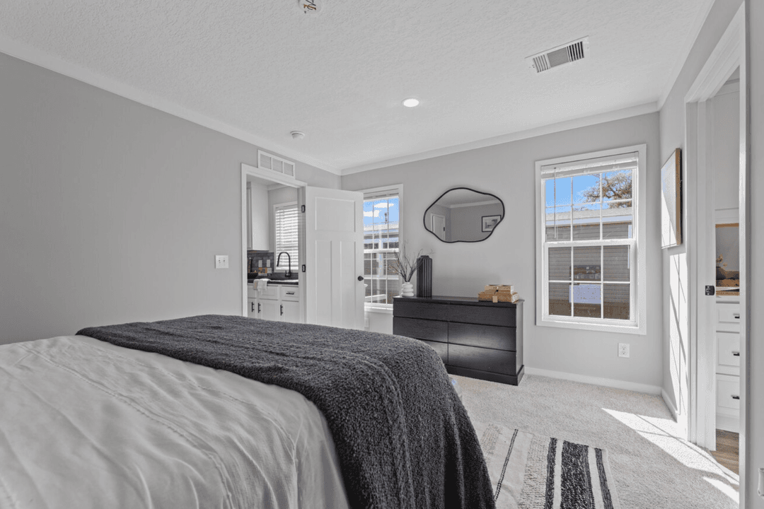 Helix 16763n bedroom home features