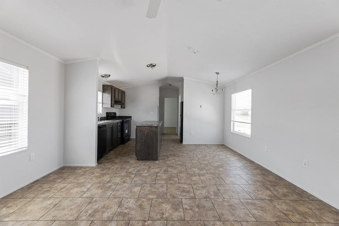 Emerald 16723a interior home features