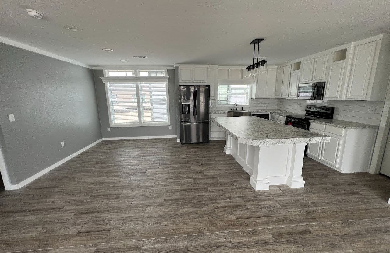 Solitaire 28684a interior home features