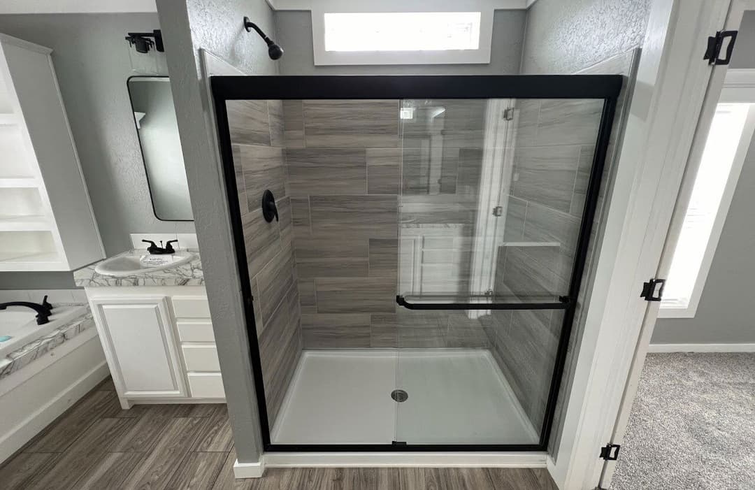 Solitaire 28684a bathroom home features