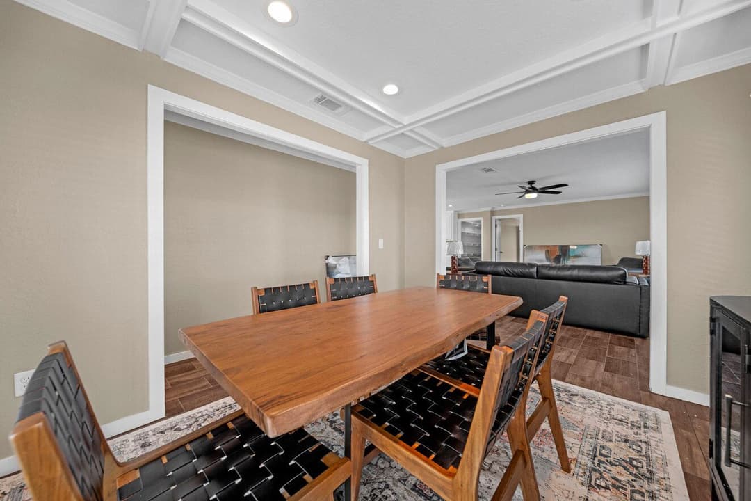 Sapphire 28663a interior home features