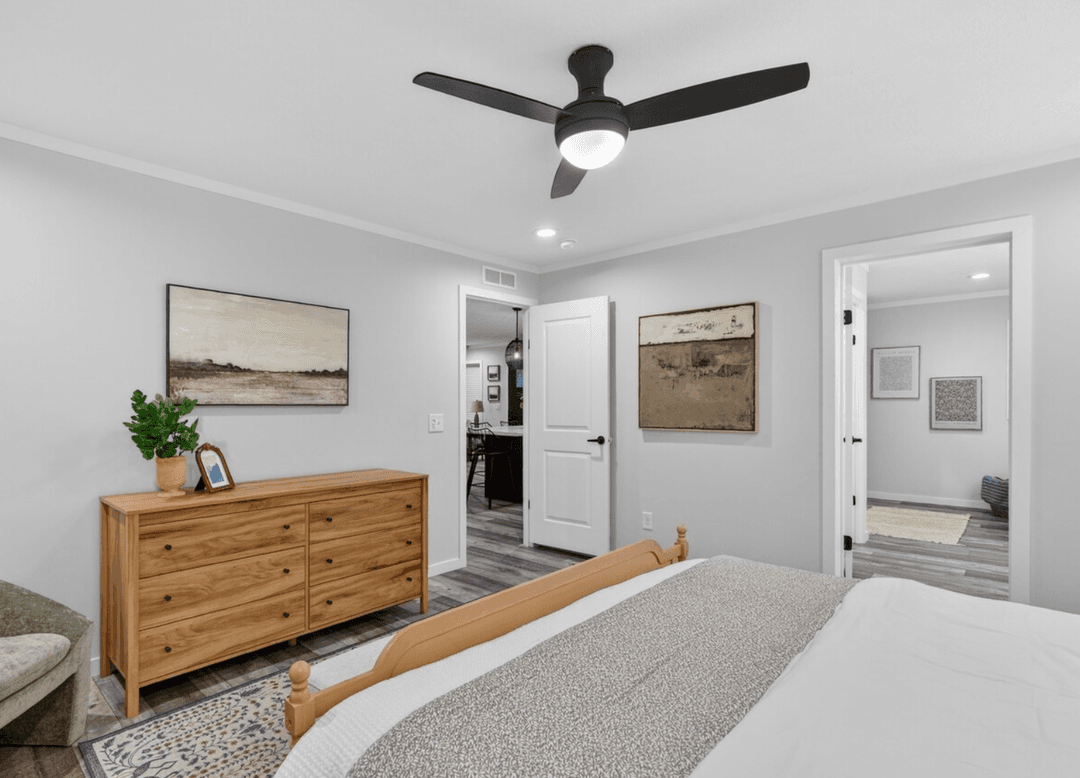 Axis 32563n bedroom home features