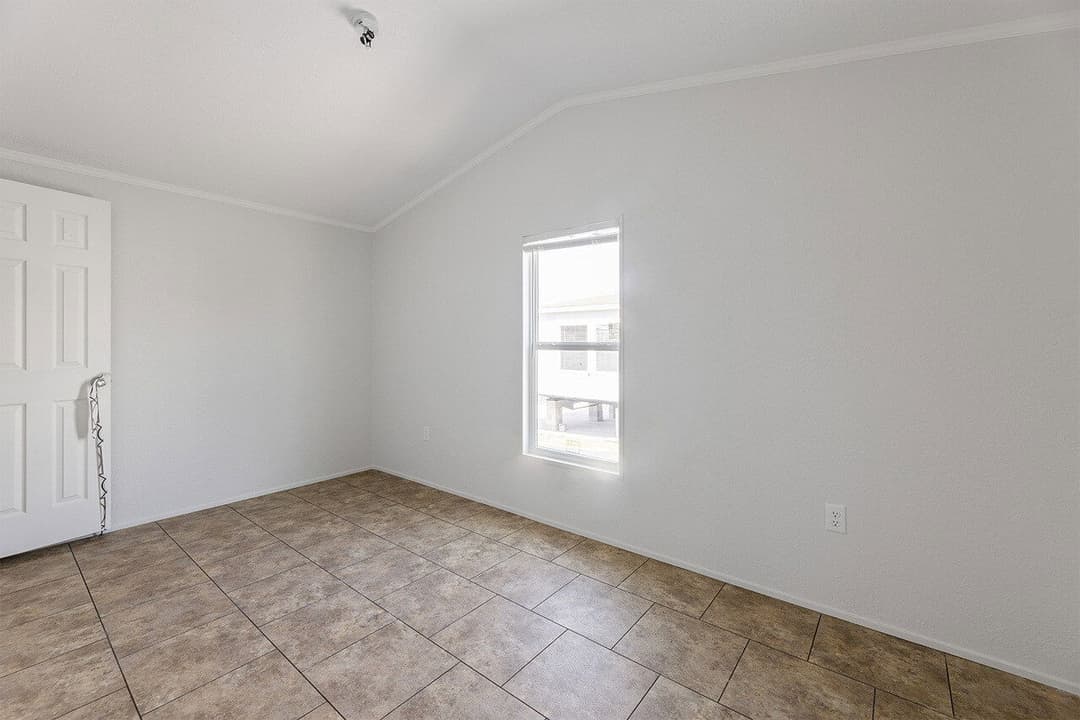 Emerald 16723a interior home features