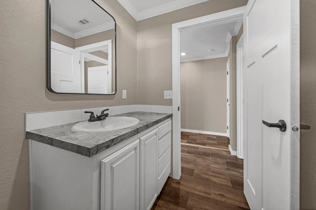 Sapphire 28663a bathroom home features