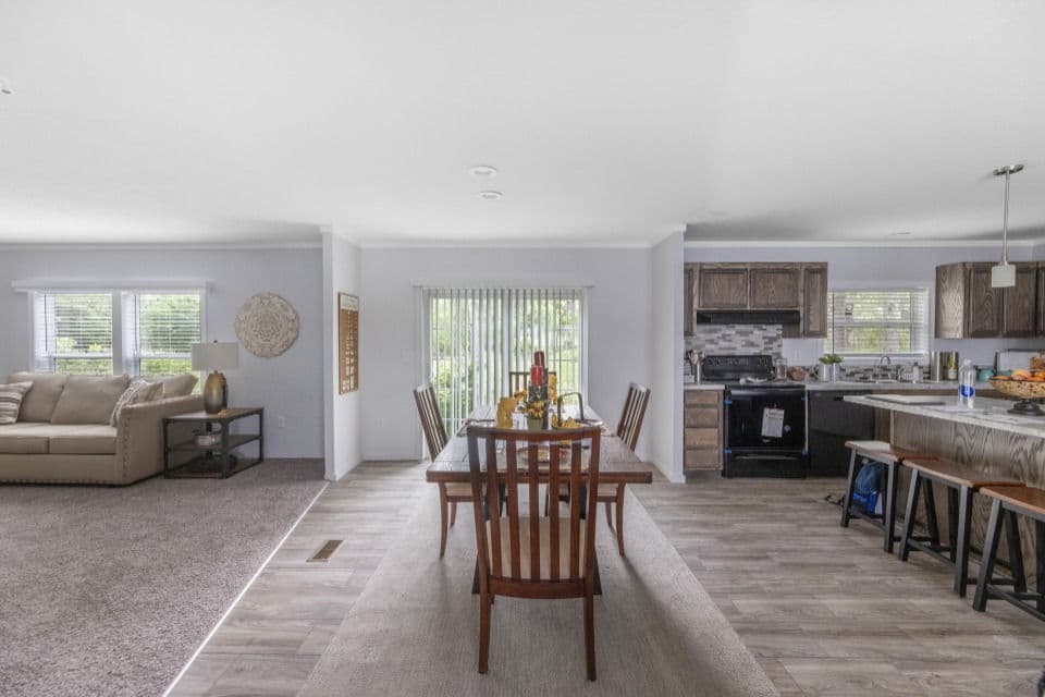 Emerald 28603a interior home features