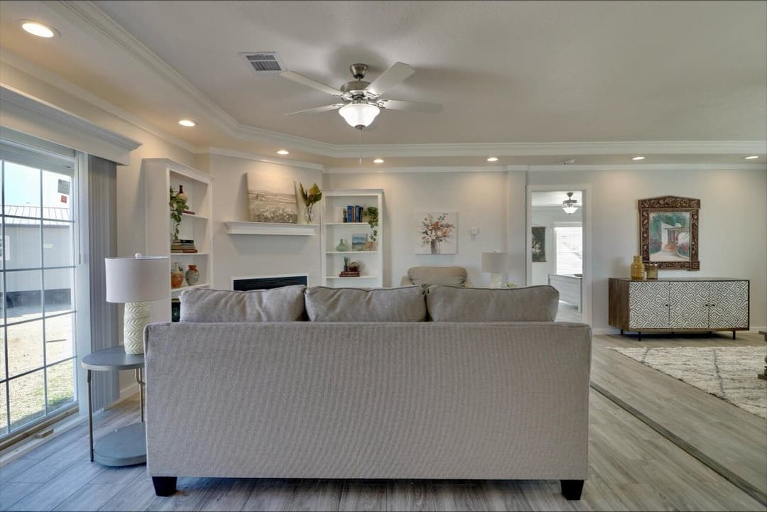 Solitaire 28784a interior home features