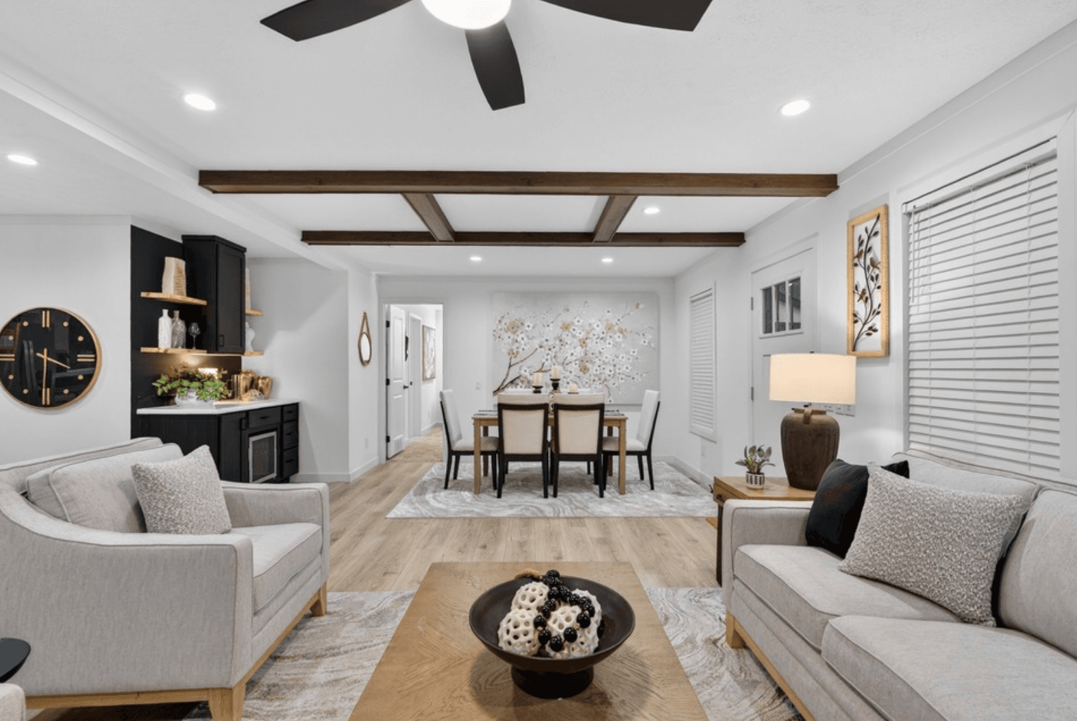 Aura 28644n interior home features